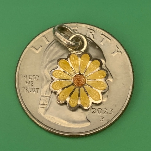 .925 Yellow Daisy Sterling Silver Jewelry Charm #garden #vintage - Picture 3 of 3